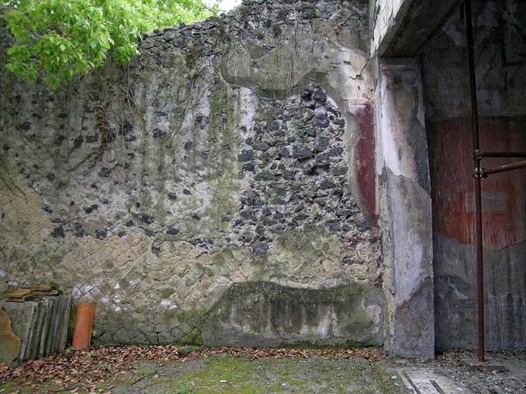 A stone building
Description generated with high confidence